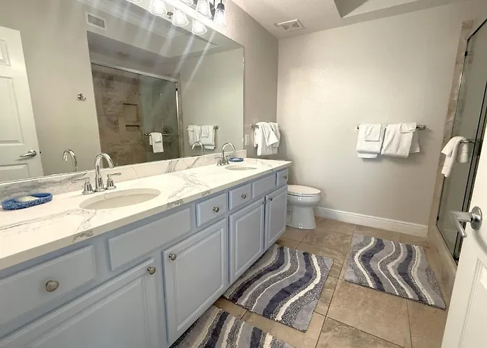 Apartment Crystal Shores West 501 By Youngs Suncoast *